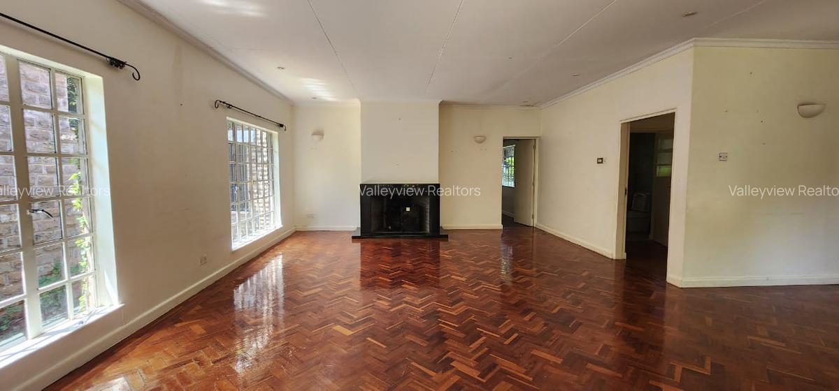 4 Bed House with En Suite at Lavington - 6