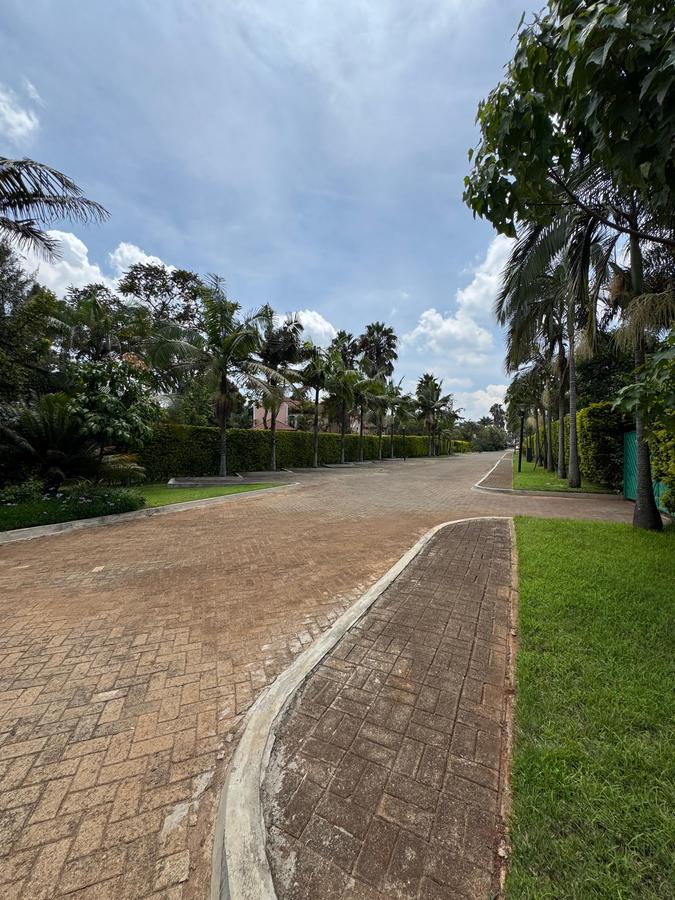 5 Bed Townhouse with En Suite in Lavington - 16