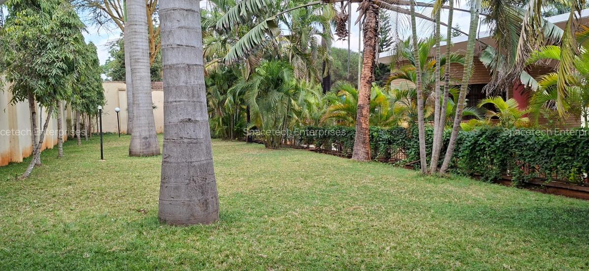 3 Bed House with En Suite in Hill View - 3