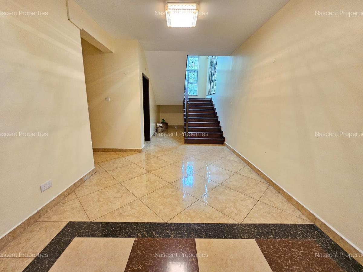 5 Bed Villa with En Suite in Lavington - 14