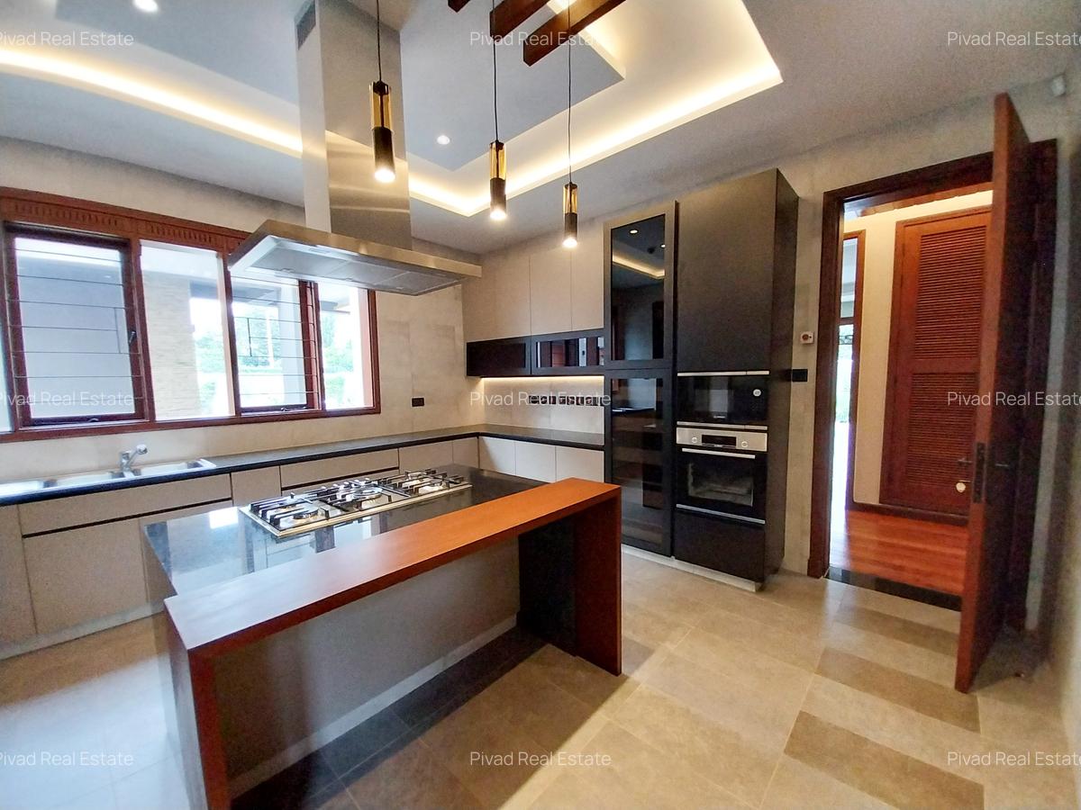 4 Bed House with En Suite in Runda - 2