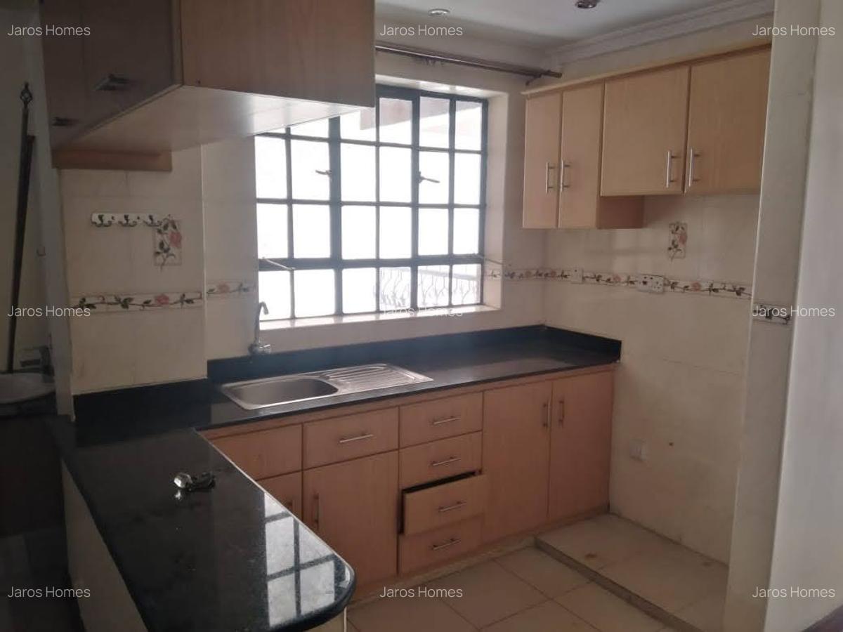 1 Bed Apartment with En Suite at School Lane - 2