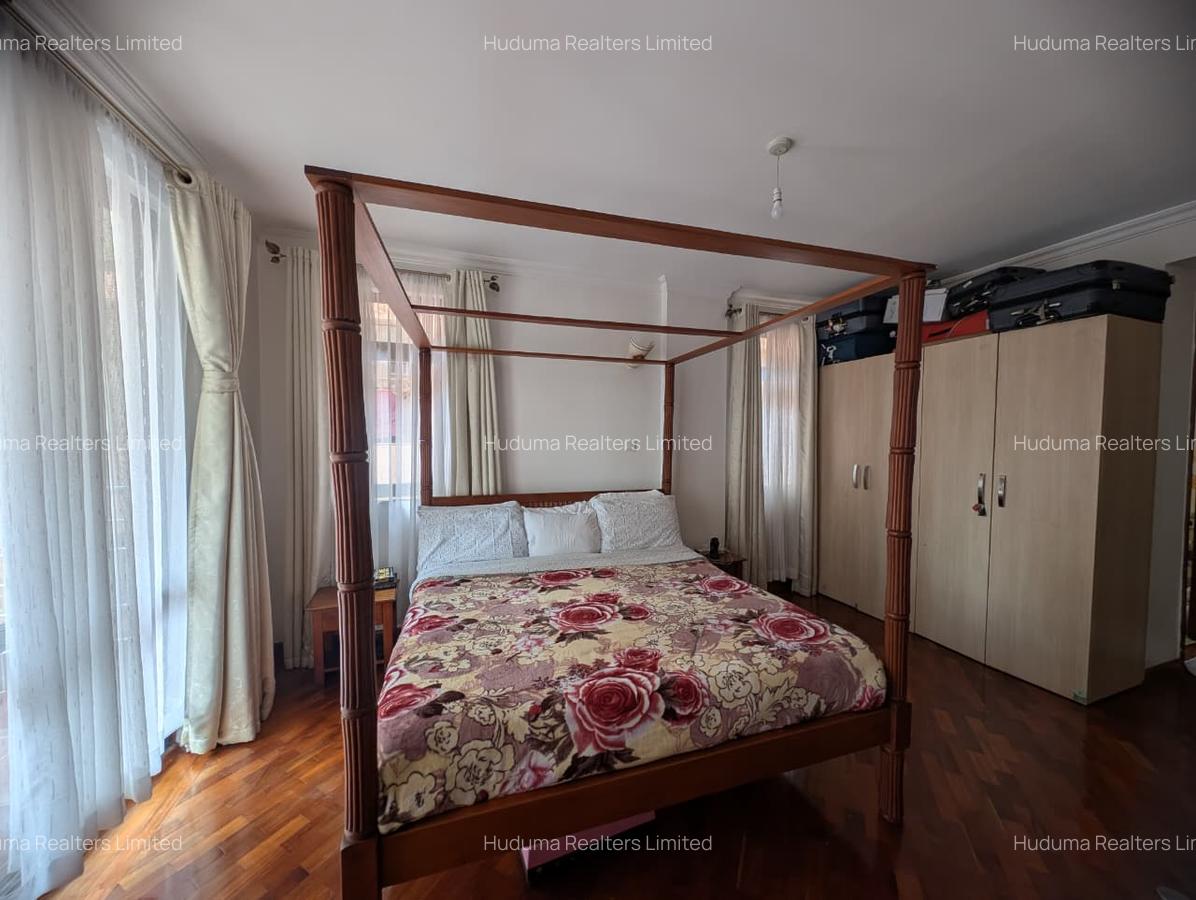 3 Bed Apartment with En Suite at Thompson Estate - 6