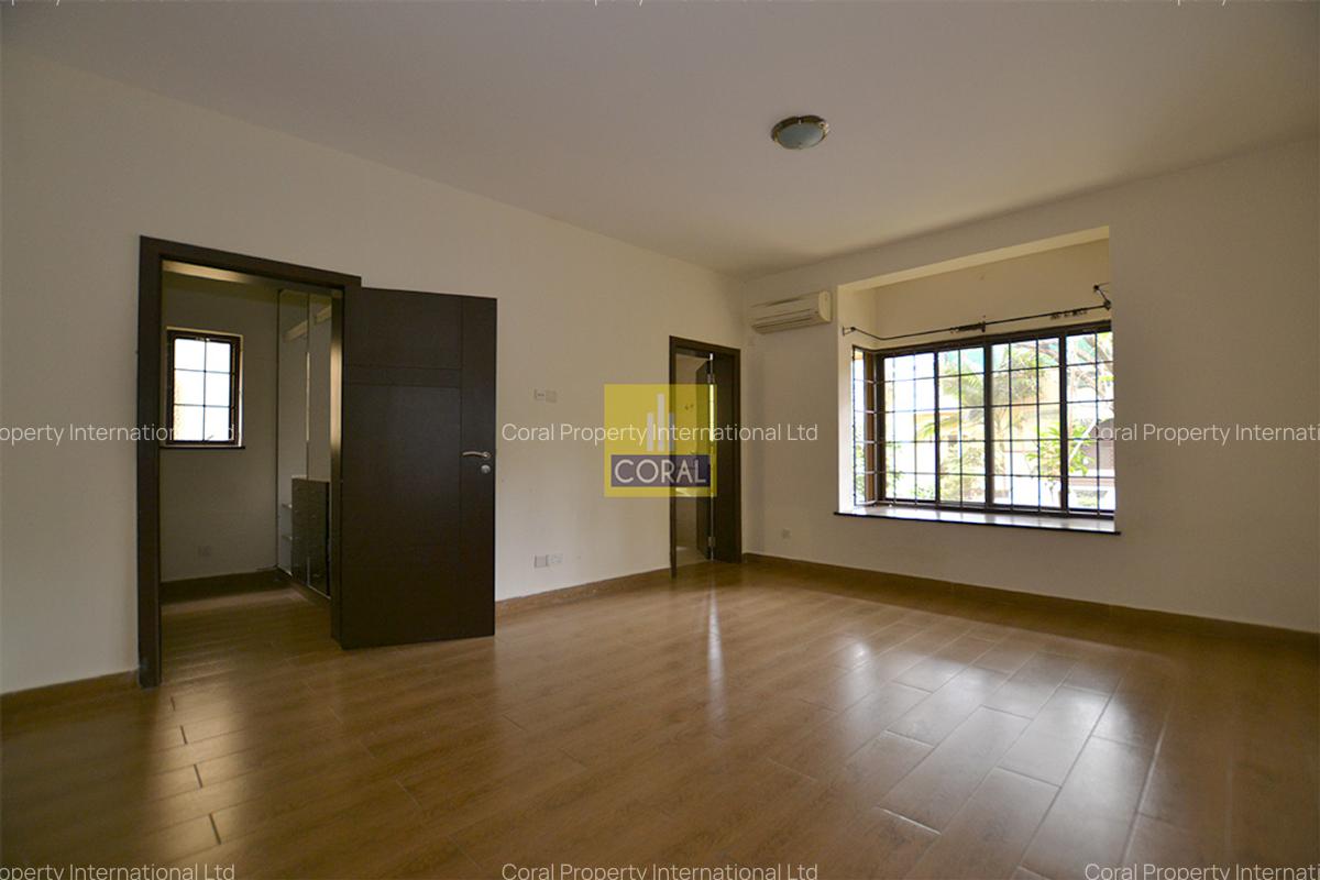 3 Bed Apartment in Riverside - 14