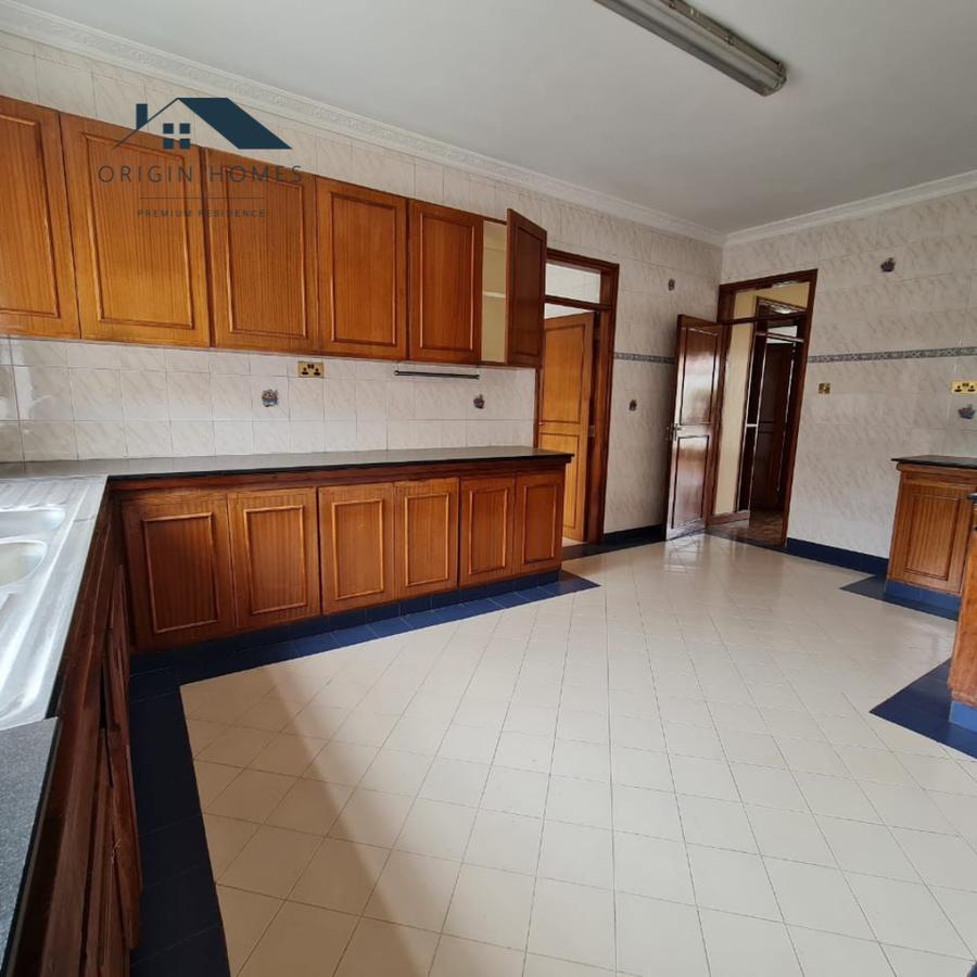 3 Bed Apartment with En Suite at Riverside Drive - 6