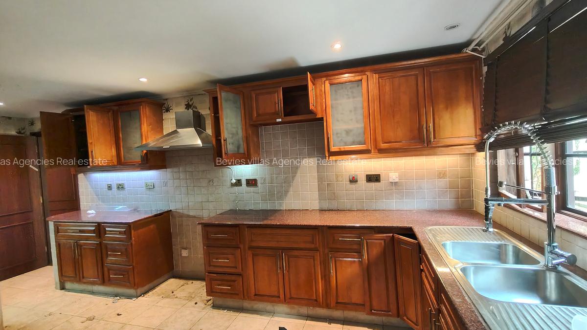 4 Bed Townhouse with En Suite at General Mathenge - 6