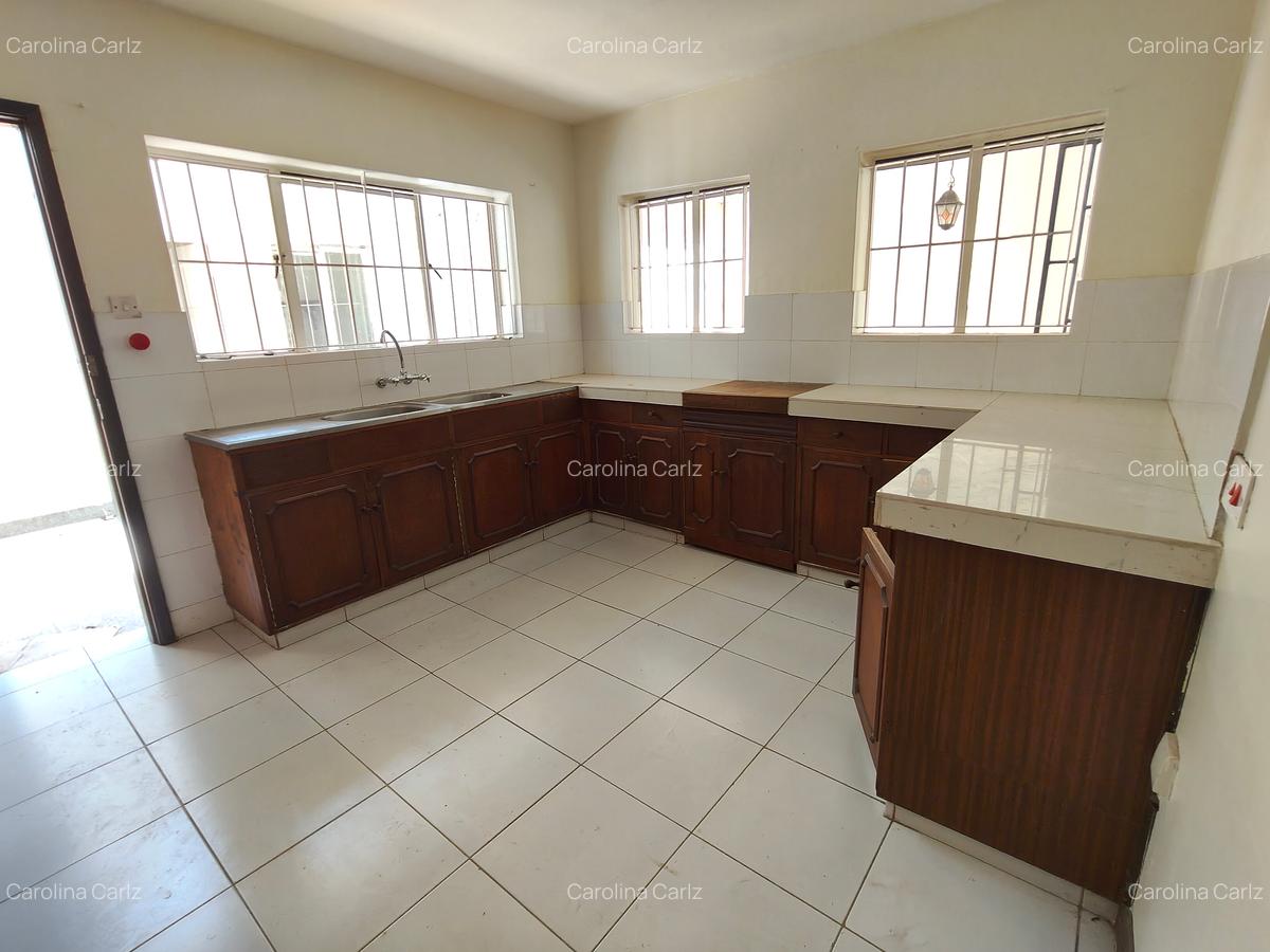 5 Bed Townhouse with En Suite at Peponi Road - 7