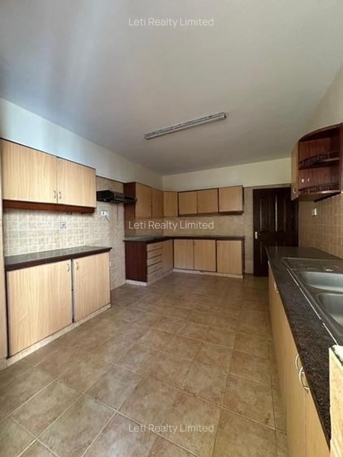 5 Bed Townhouse with En Suite in Lavington - 6