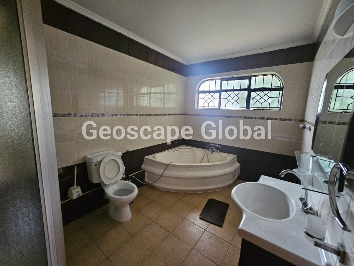 4 Bed House with En Suite in Runda - 7