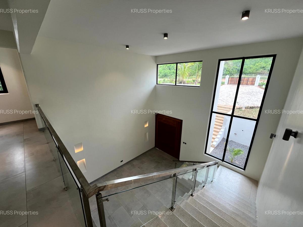 4 Bed House with En Suite at Hs84 - 19