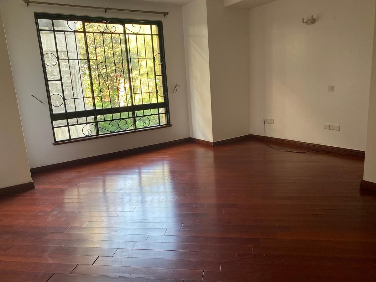 3 Bed Apartment with En Suite at Lavington - 10