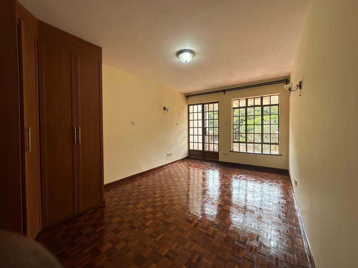 5 Bed Villa with En Suite at Lavington - 13