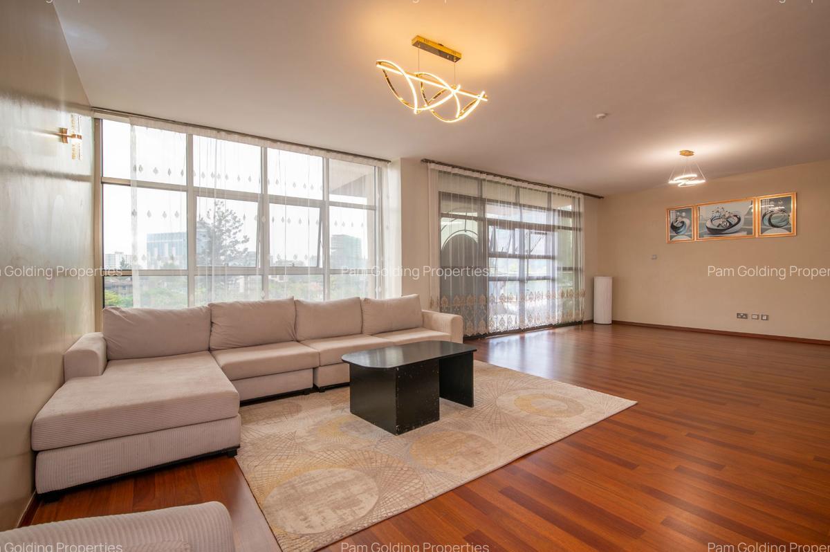 3 Bed Apartment with En Suite in Parklands - 5