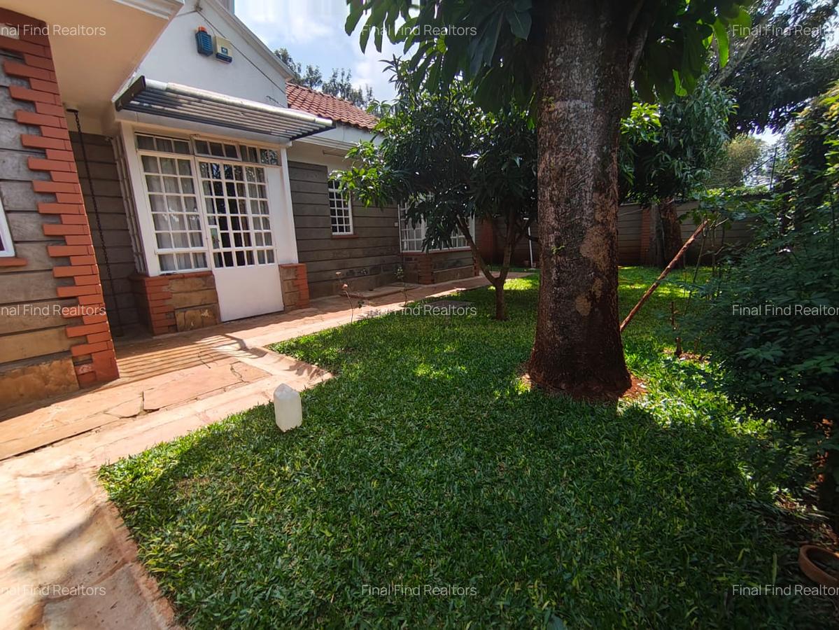 3 Bed House with En Suite in Runda - 2