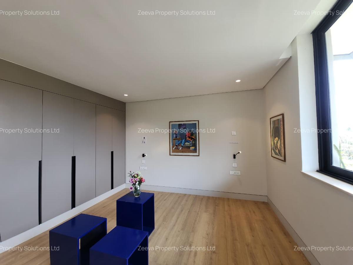 5 Bed Villa with En Suite in Westlands Area - 11