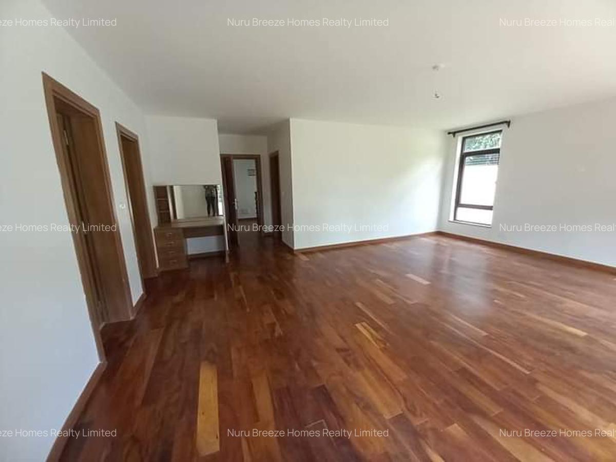 5 Bed Townhouse with En Suite in Lavington - 20