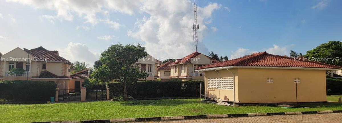 4 Bed Townhouse with En Suite in Nyali Area - 9