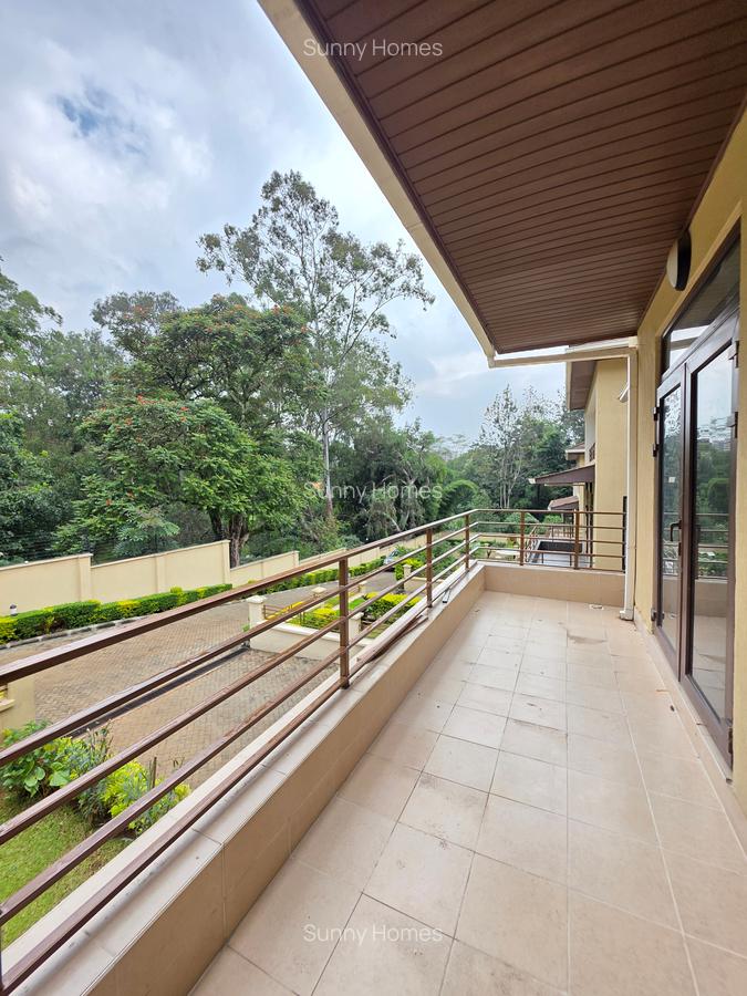 5 Bed Townhouse with En Suite at Lavington Green - 10