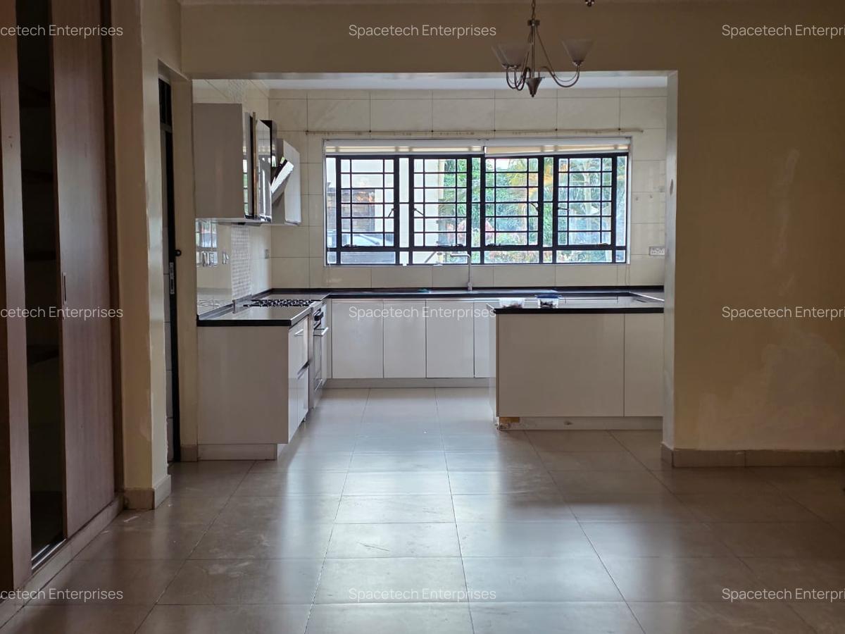 4 Bed Apartment with En Suite in Parklands - 5