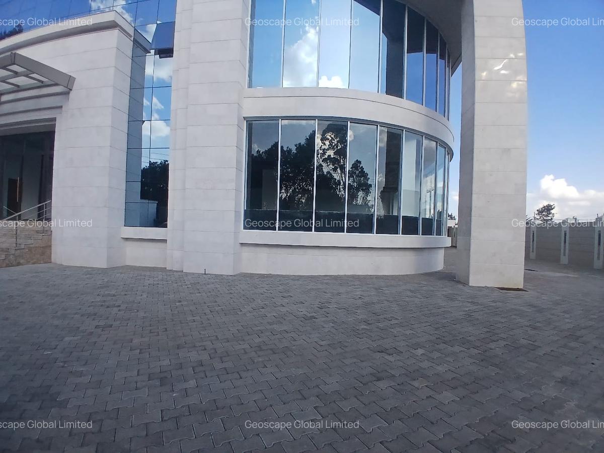 5,600 ft² Office with Parking in Karen - 1