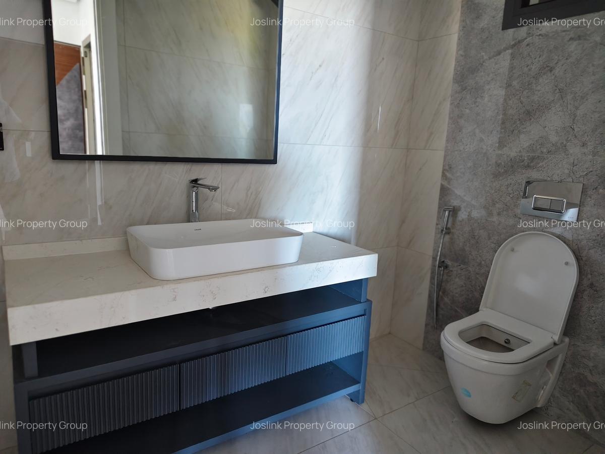3 Bed Apartment with En Suite at Central - 17