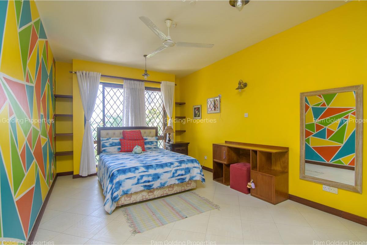 4 Bed Apartment with Swimming Pool at Links Road - 12