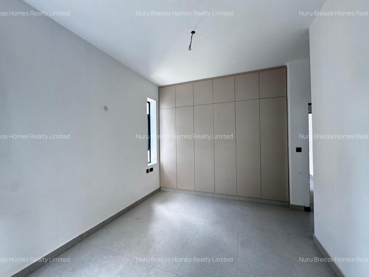 3 Bed Apartment with En Suite in Brookside - 4