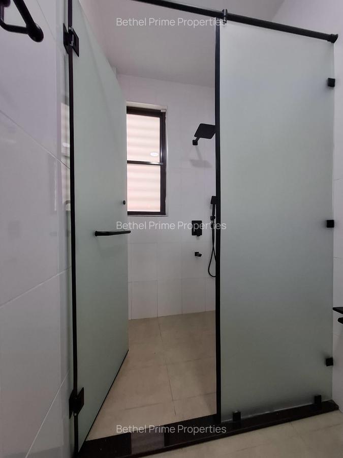 2 Bed House with En Suite in Ridgeways - 13