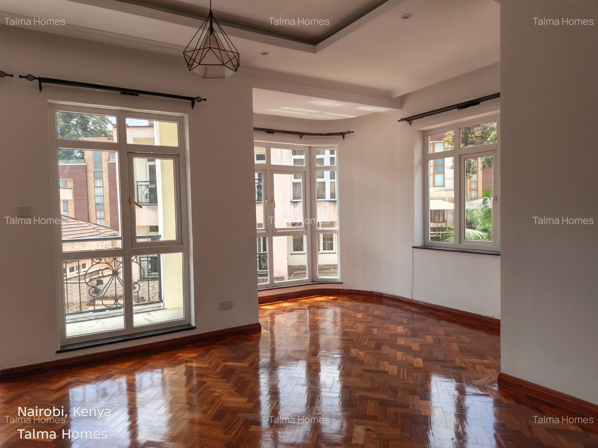 6 Bed Townhouse with En Suite at Lavington - 16