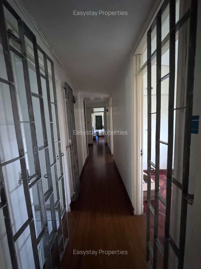 3 Bed House with Garden in Lavington - 7