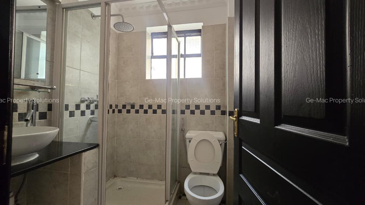 6 Bed Townhouse with En Suite in Lavington - 12