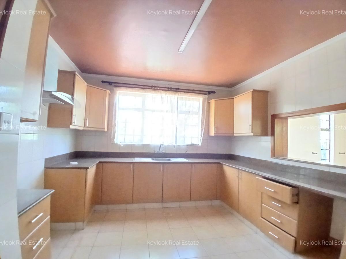 4 Bed Townhouse with En Suite at Lavington - 5