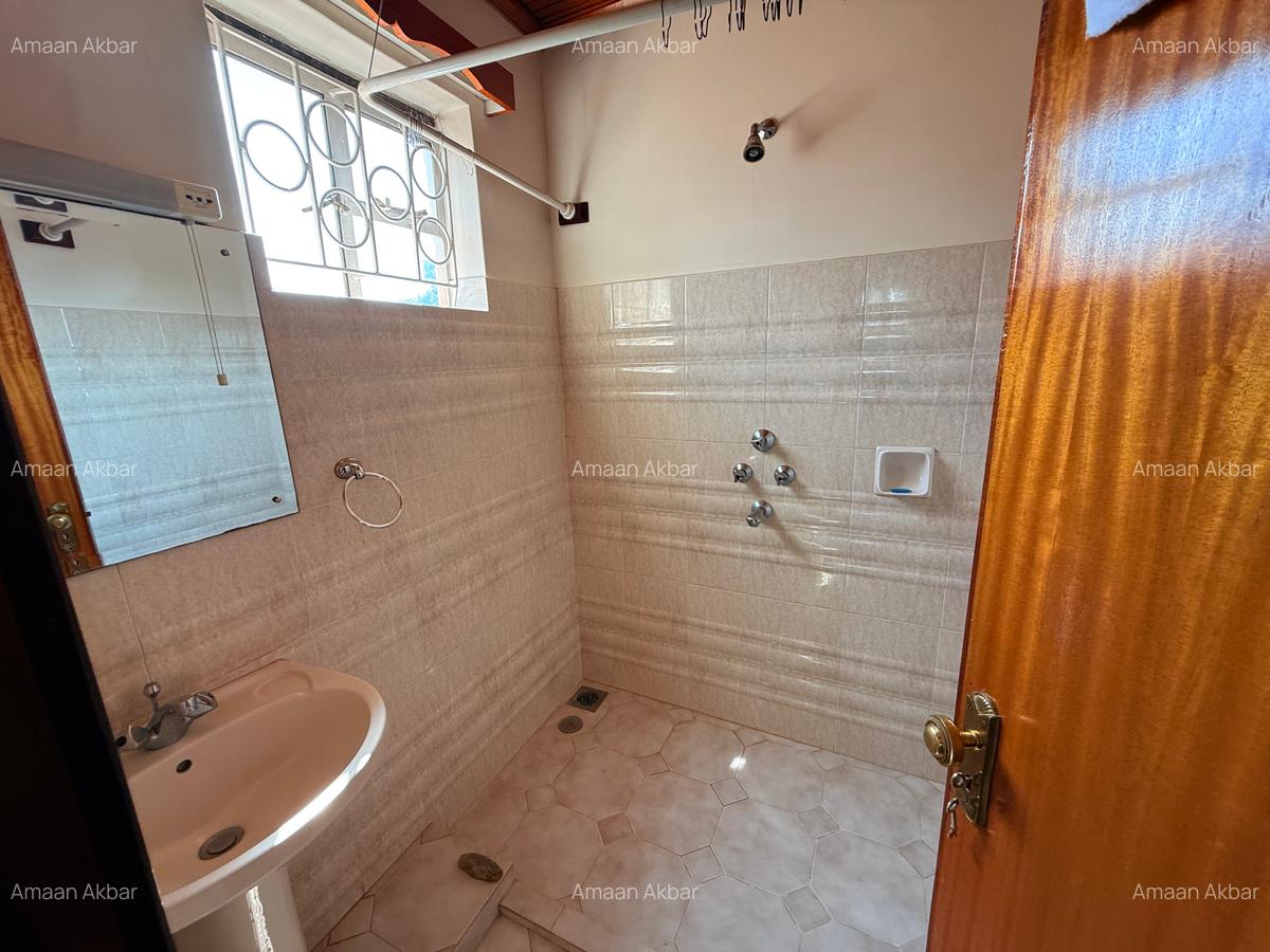 4 Bed House with En Suite at Lakeview Estate - 14