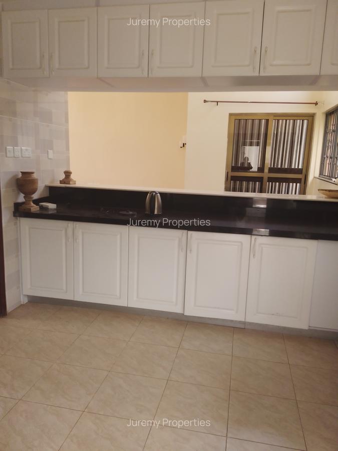 5 Bed Townhouse with En Suite in Lavington - 6