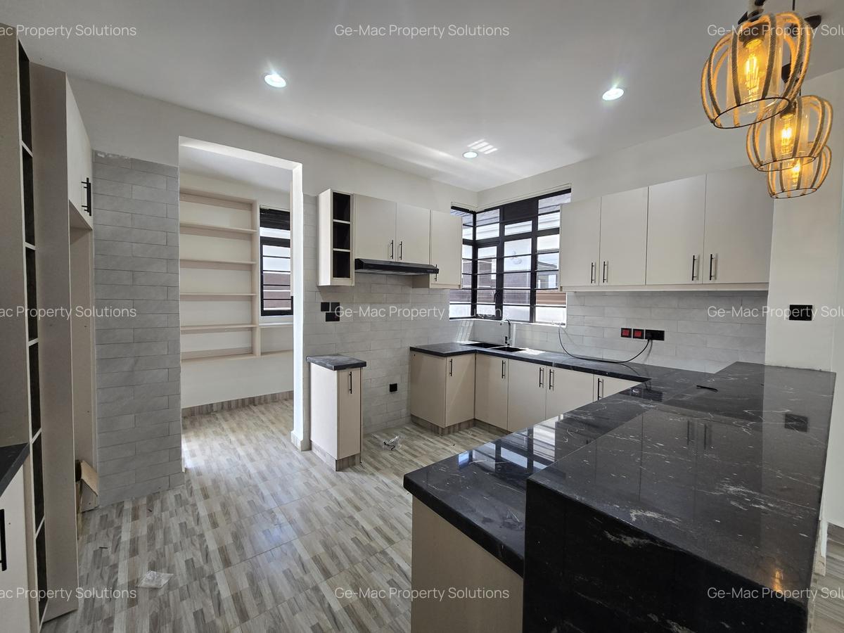 4 Bed House with En Suite in Membley - 13