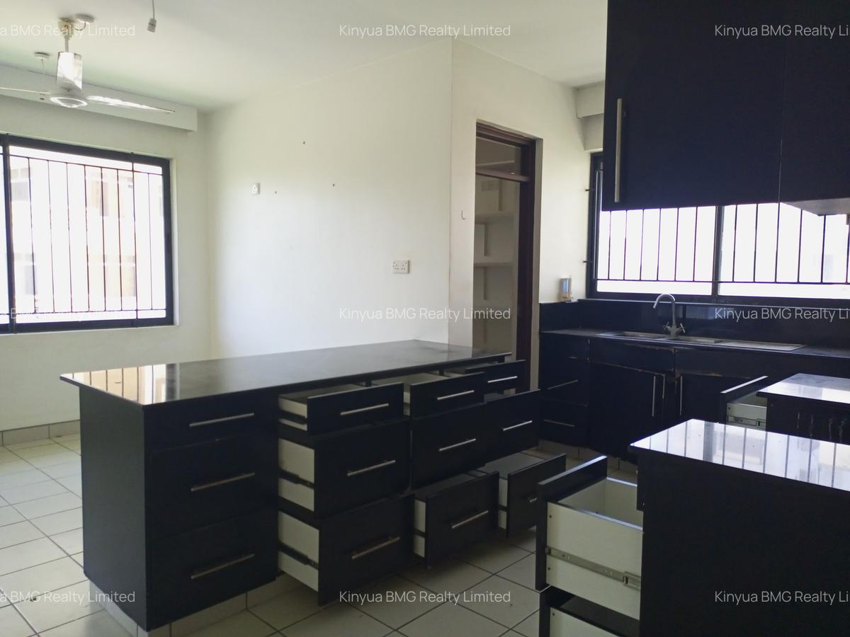 3 Bed Apartment with En Suite in Nyali Area - 2