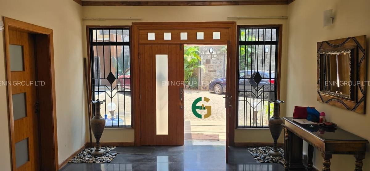 5 Bed House with En Suite in Kyuna - 1
