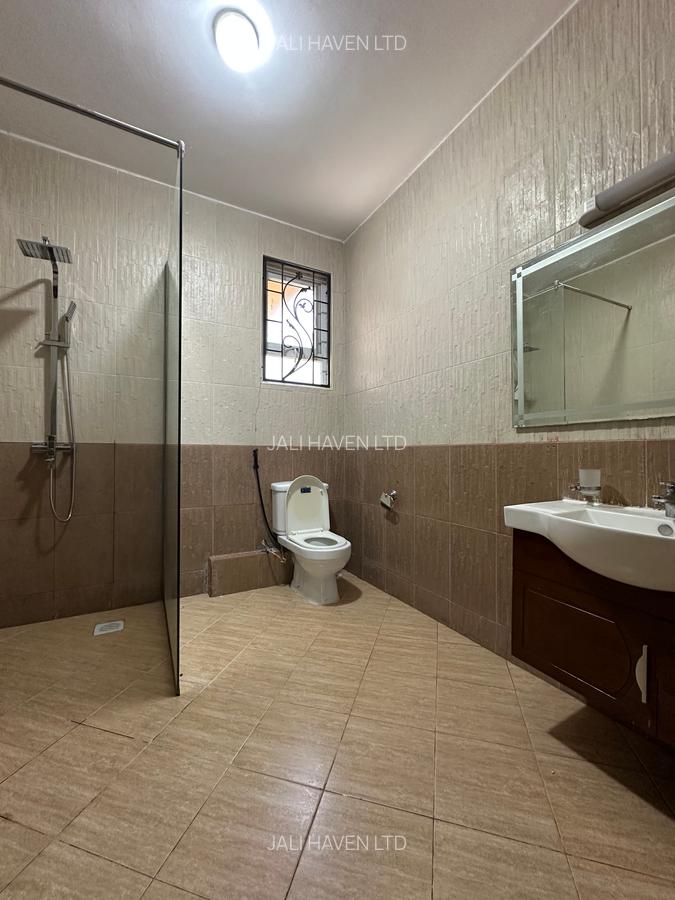 5 Bed Villa with En Suite in Lavington - 10