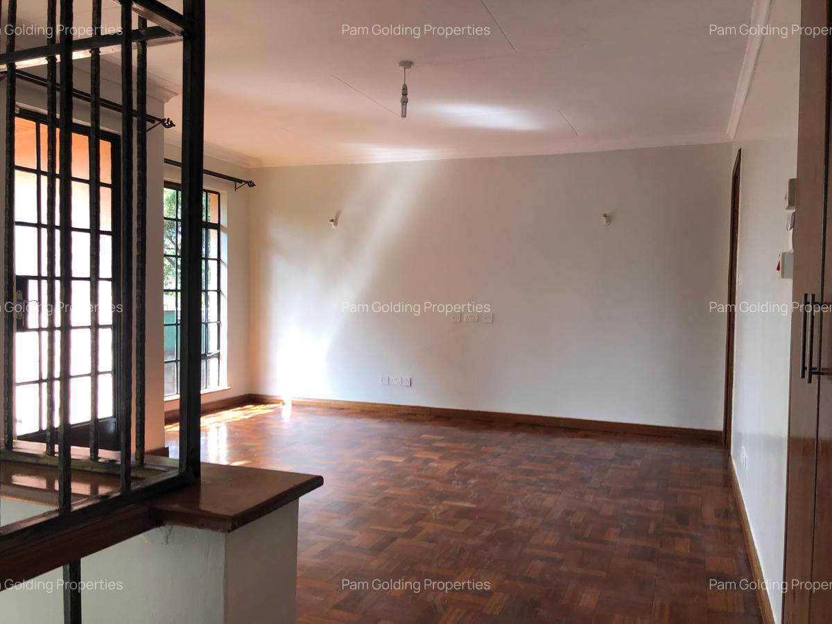 4 Bed House with En Suite in Runda - 11