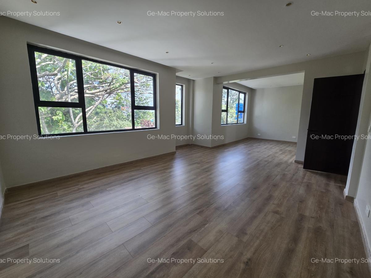 5 Bed House with En Suite in Lavington - 16