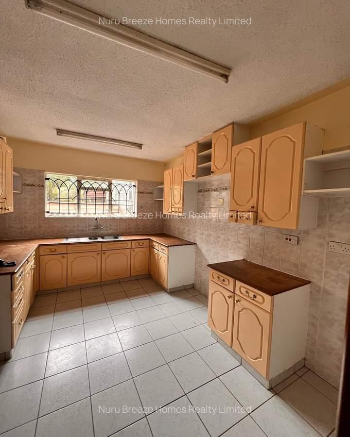 4 Bed Townhouse with En Suite in Lavington - 3