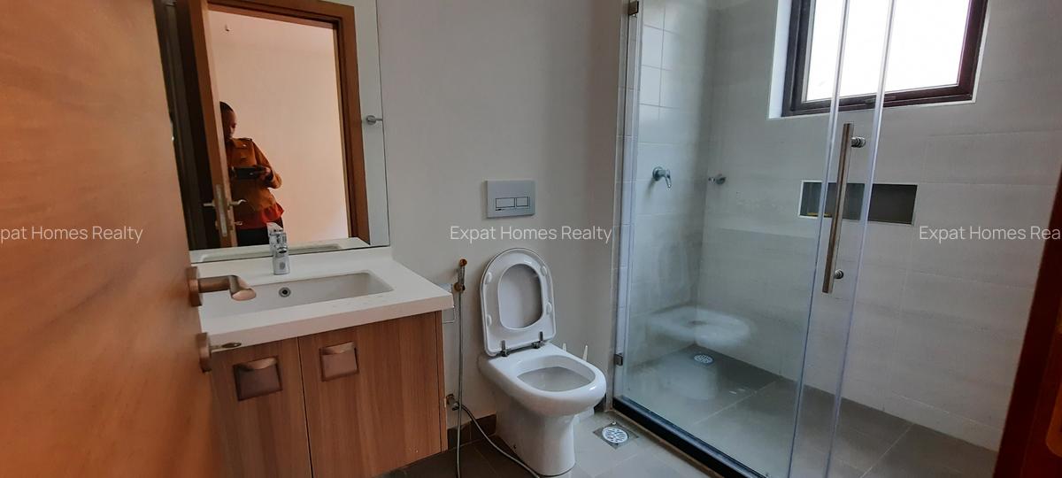 5 Bed Villa with En Suite in Lavington - 10