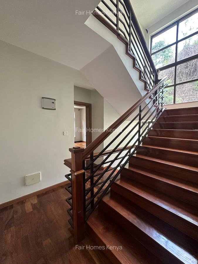 5 Bed Townhouse with En Suite at Lavington Green - 17
