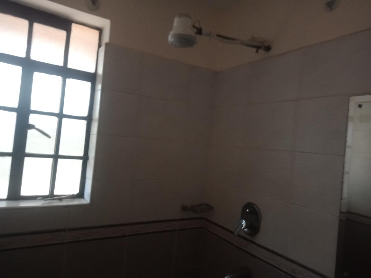 4 Bed Townhouse with En Suite in Lavington - 11