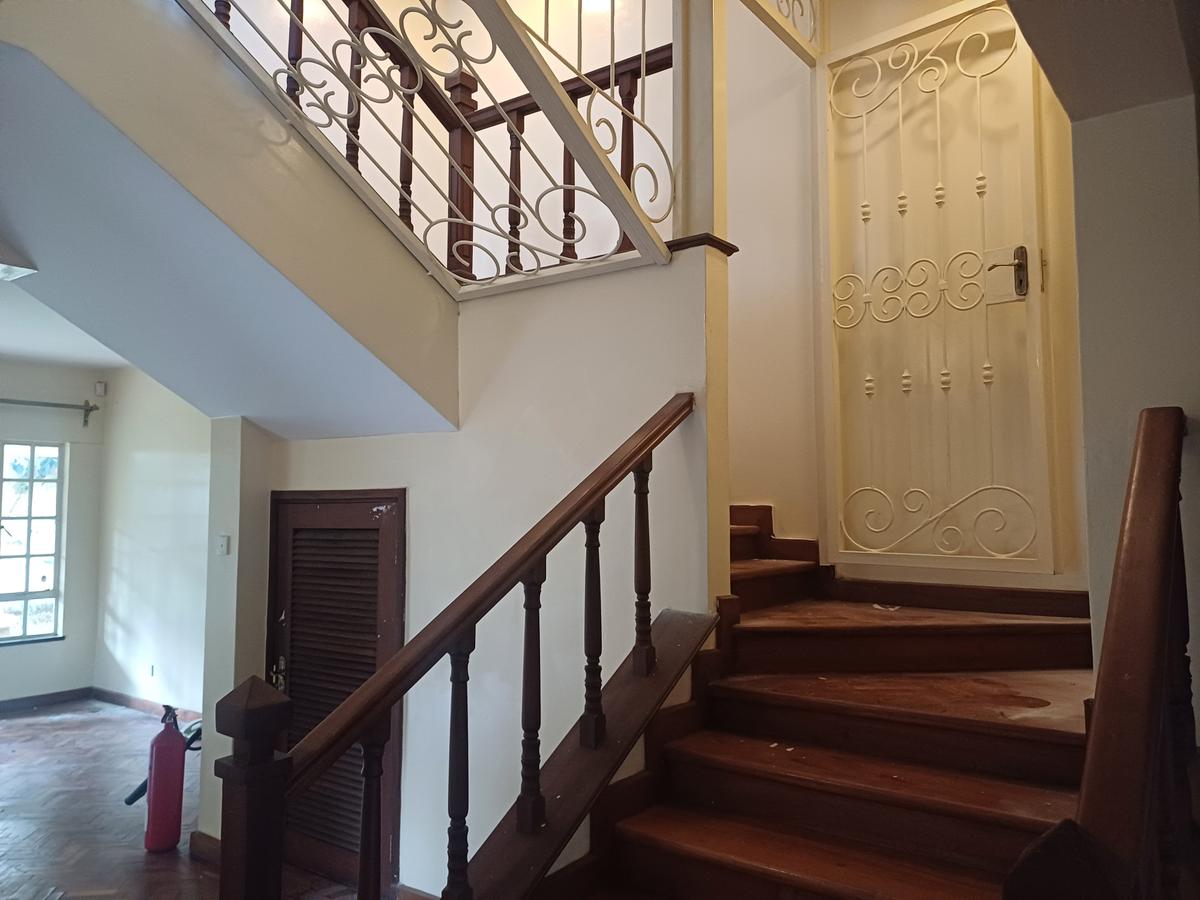 5 Bed Townhouse with En Suite in Lavington - 8