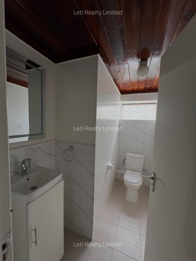 4 Bed House with En Suite in Lavington - 14