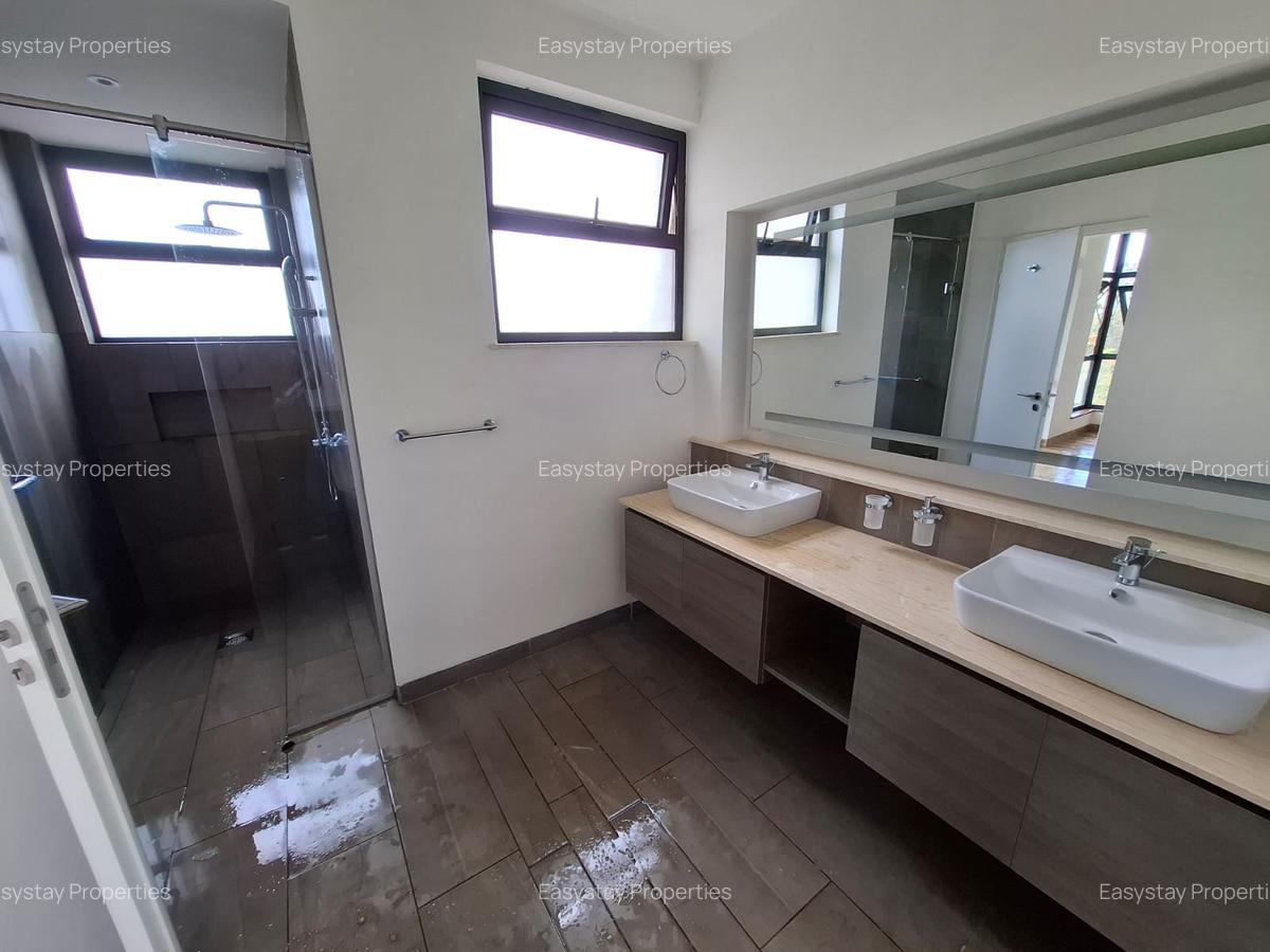 4 Bed Apartment with En Suite in Riverside - 12