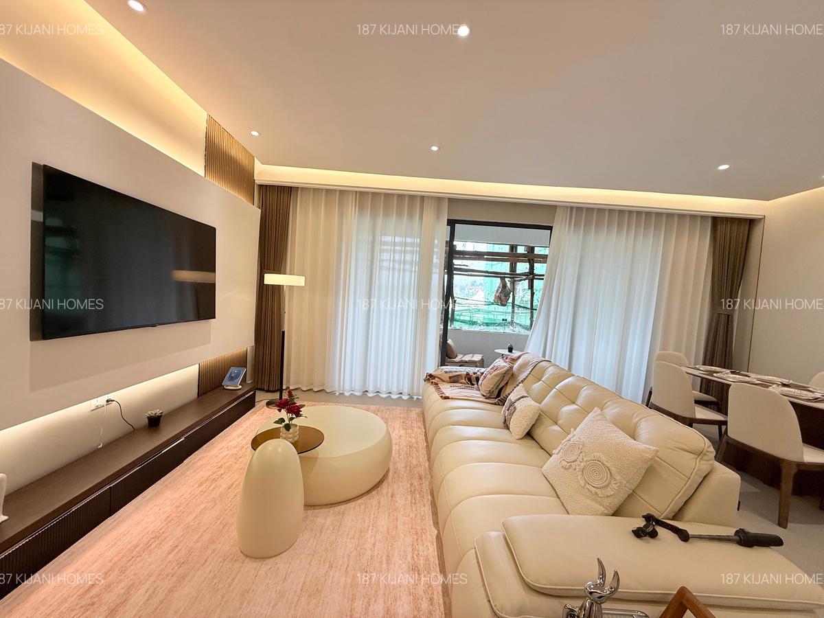 Serviced 2 Bed Apartment with En Suite at Windsor - 2