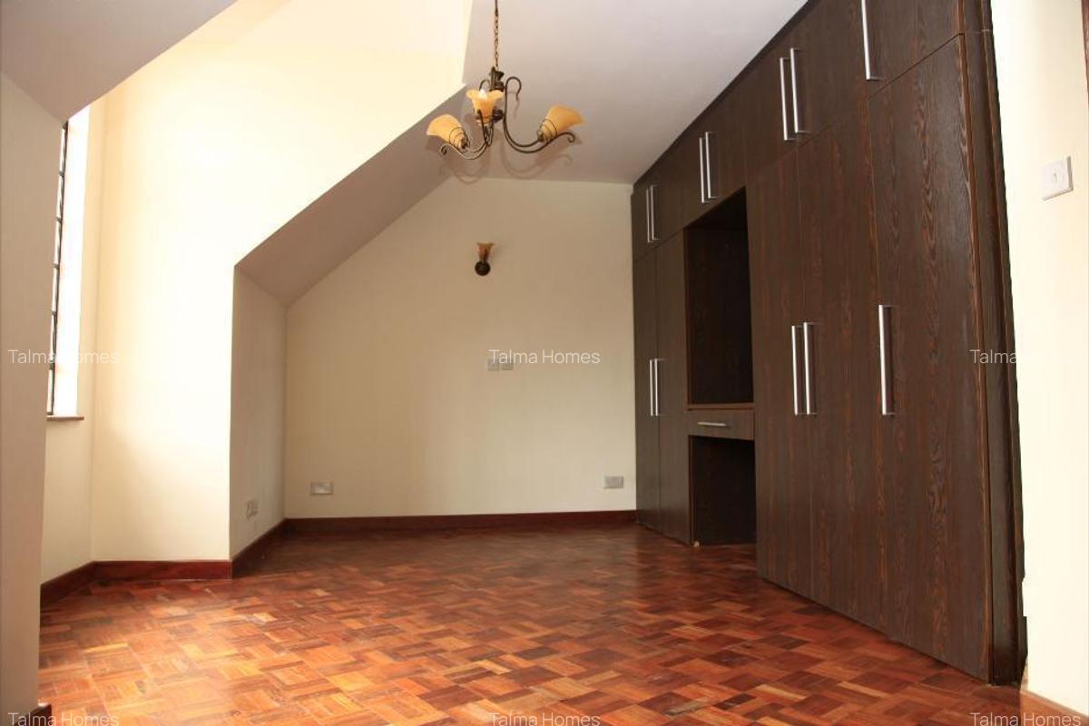 4 Bed Townhouse with En Suite at Off Convent Drive - 12