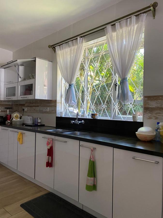 4 Bed House with En Suite at Westlands - 7